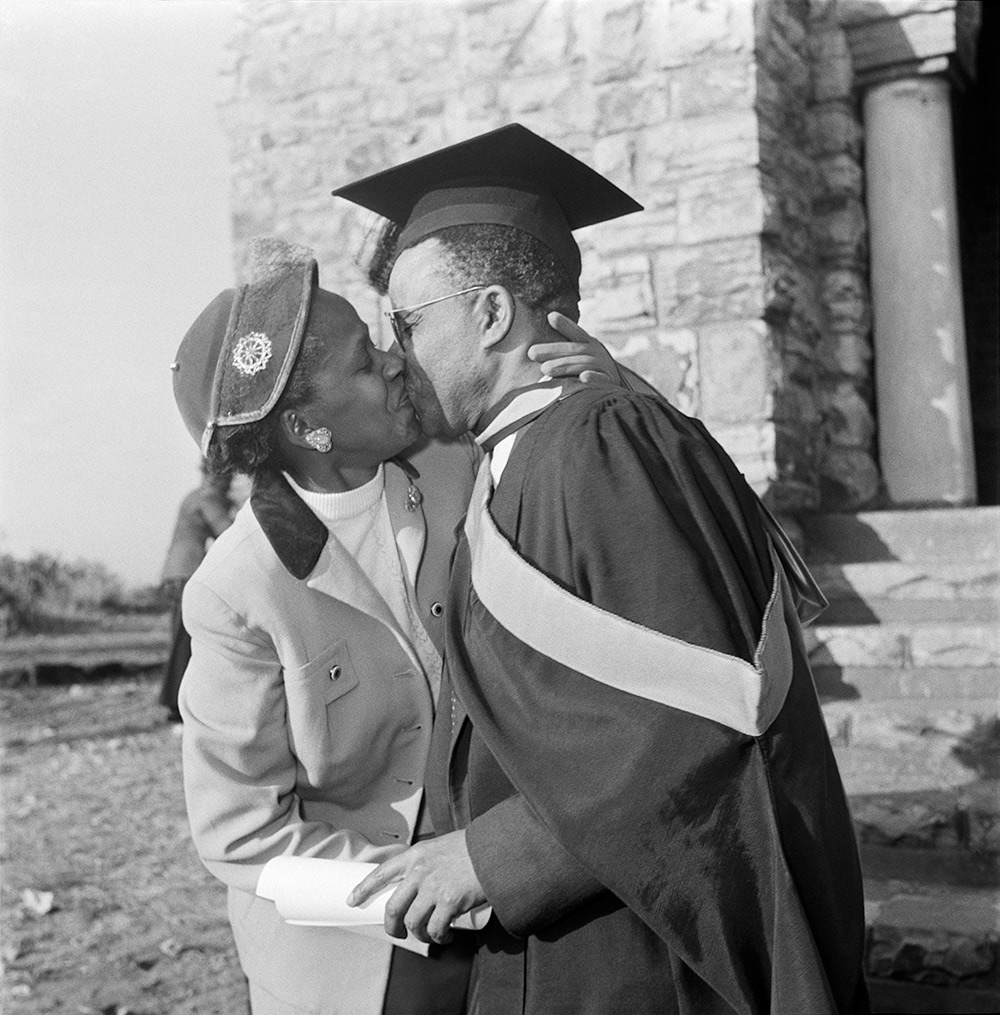 Mphahlele with Rebecca on the occasion of his graduation from Unisa with an MA in 1956. Africa Media Online / Drum Photographer / Bailey’s African History Archive.